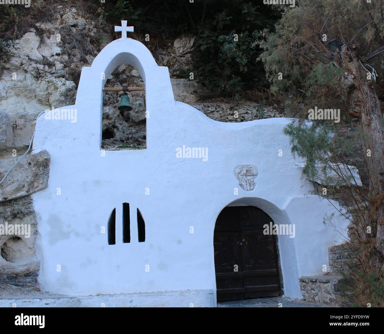 Kleine Kapelle in der Stadt Agios Nikolaos, im östlichen Teil Kretas, am See Voulismeni Stockfoto