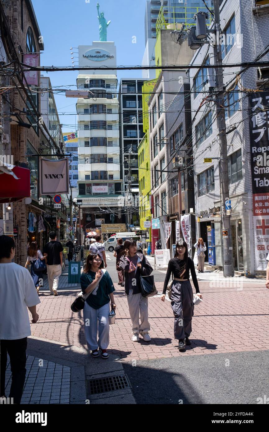 Blick auf das New America Plaza im Amerika Mura District in Osaka Japan Stockfoto