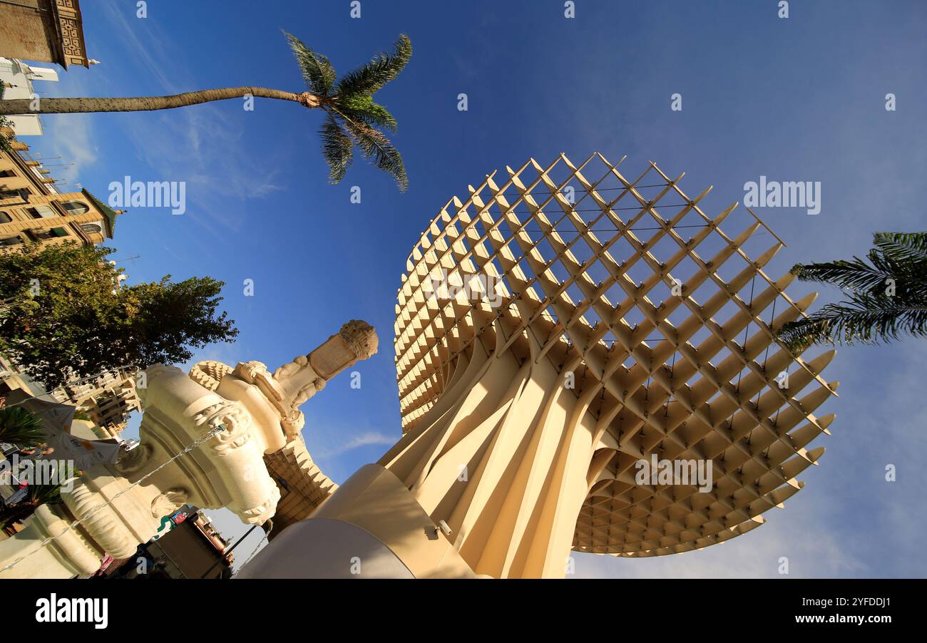 Setas de Sevilla: Pilzschirme im Zentrum der Stadt über der Markthalle. Stockfoto