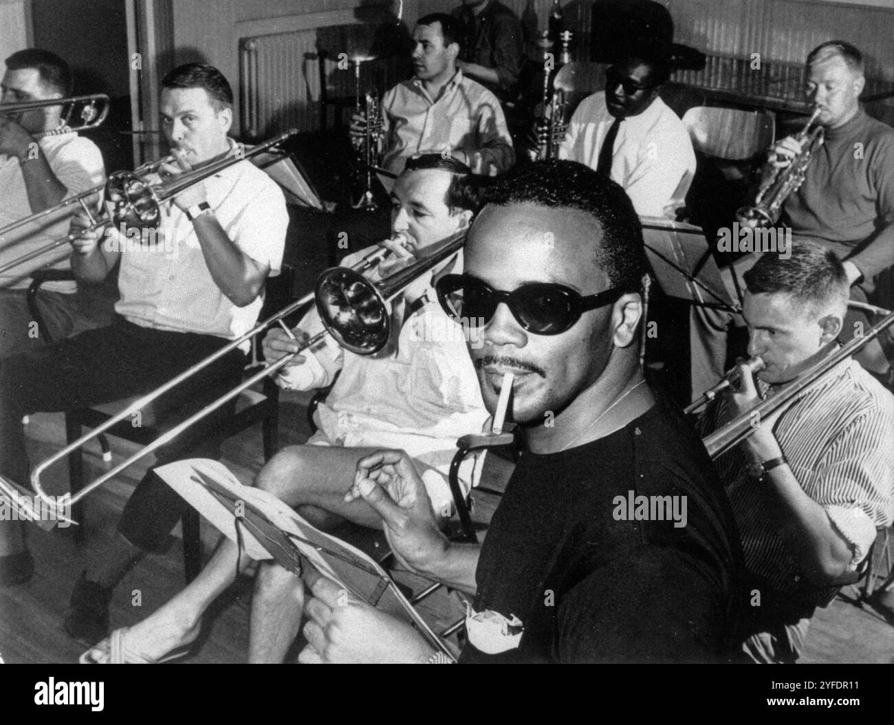 LANDSKRONA 1961Amerikanske jazzmusikern och producenten Quincy Jones framför sitt hopkomponerade Storband vid jazzfestivalen i Landskrona 1961. Foto: Olle Karud / Expressen / TT / Kod: 30 **AFTONBLADET OUT** Stockfoto