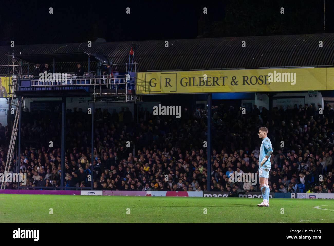 Southend Utd gegen Charlton Athletic in der ersten Runde des FA Cup in Roots Hall, Southend on Sea, Essex, Großbritannien. Drücken Sie die Box am Weststand. GK will Mannion Stockfoto