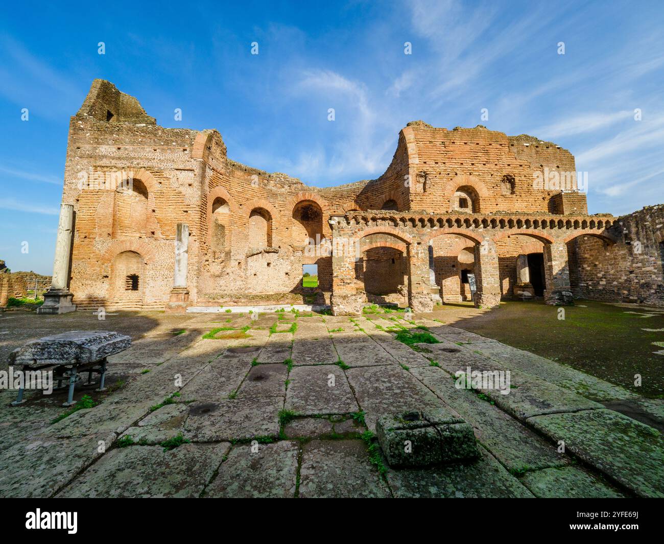 Großes Nymphaeum - Villa der Quintilii im archäologischen Park von Appia Antica - Rom, Italien Stockfoto