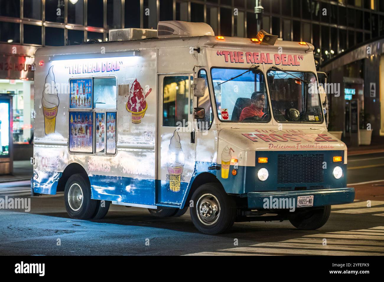 Eiswagen können in jedem der fünf Stadtteile von New York fahren und in den Sommermonaten kalte Erfrischungen servieren. Stockfoto