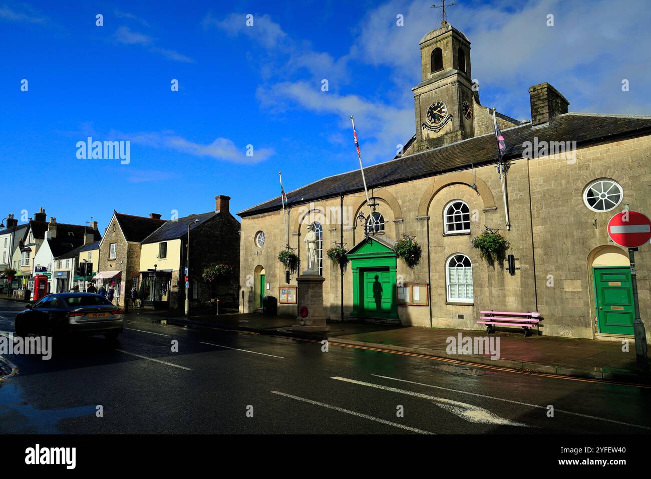 Cowbridge Town Hall, Cowbridge High Street, Vale of Glamorgan, South Wales, Großbritannien. Herbst November 2024 Stockfoto