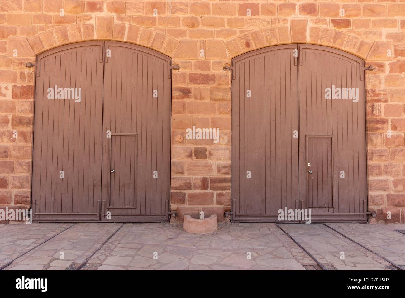 Tore am Bahnhof der ehemaligen Hejaz-Eisenbahn in der Nähe von Al Ula, Saudi-Arabien Stockfoto