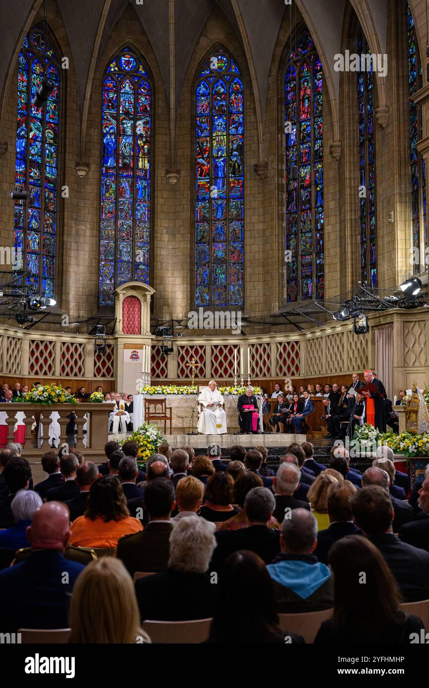 Kardinal Hollerich sprach während der Audienz von Papst Franziskus mit der katholischen Gemeinde Luxemburg in der Kathedrale Notre-Dame während seines Apostolischen Besuchs. Stockfoto