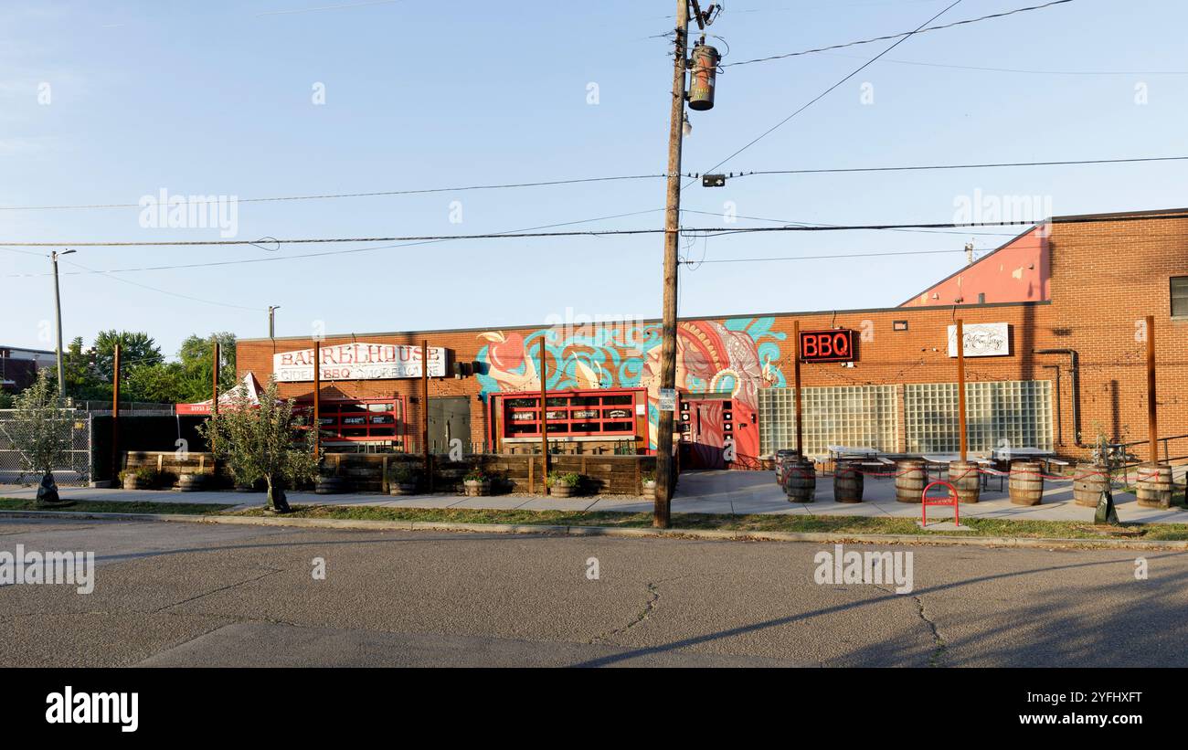 KNOXVILLE, TENNESSEE, USA-SEPTEMBER 22, 2024: Barrelhouse BBQ in Old North Knoxville. Lamar Street. Stockfoto