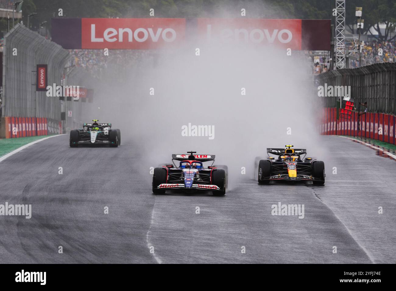 Autodromo Jose Carlos Pace, So Paulo, Brasilien. 3.November 2024; Liam Lawson vom Visa Cash App RB Formel 1 Team und Sergio Perez von Redbull Racing während des Formel 1 Brasilien Grand Prix Credit: Jay Hirano/AFLO/Alamy Live News Stockfoto