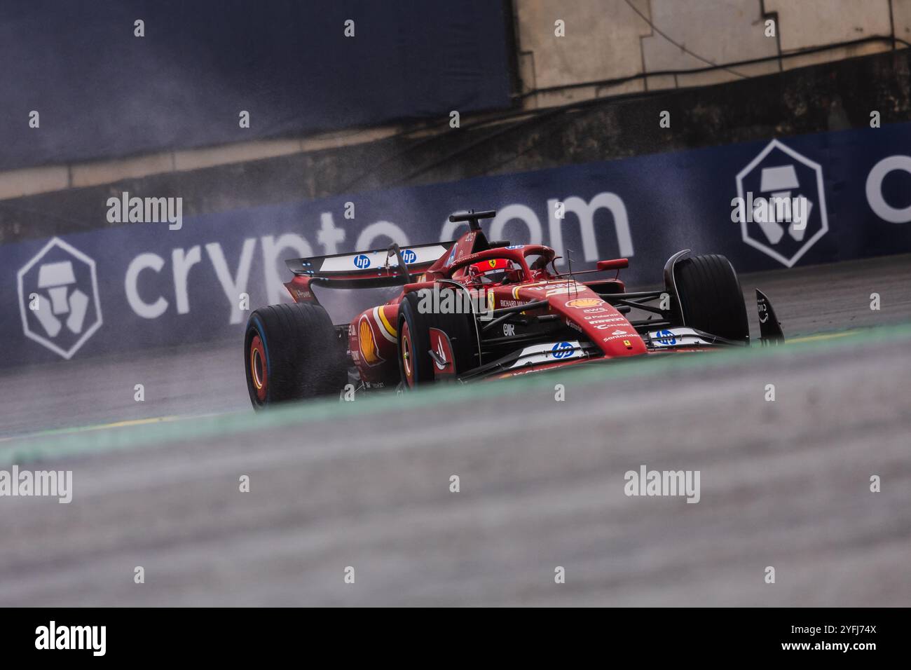 Autodromo Jose Carlos Pace, So Paulo, Brasilien. 3.November 2024; Charles Leclerc aus Monaco und Scuderia Ferrari während des Qualifying für den Formel-1-Grand-Prix von Brasilien Credit: Jay Hirano/AFLO/Alamy Live News Stockfoto