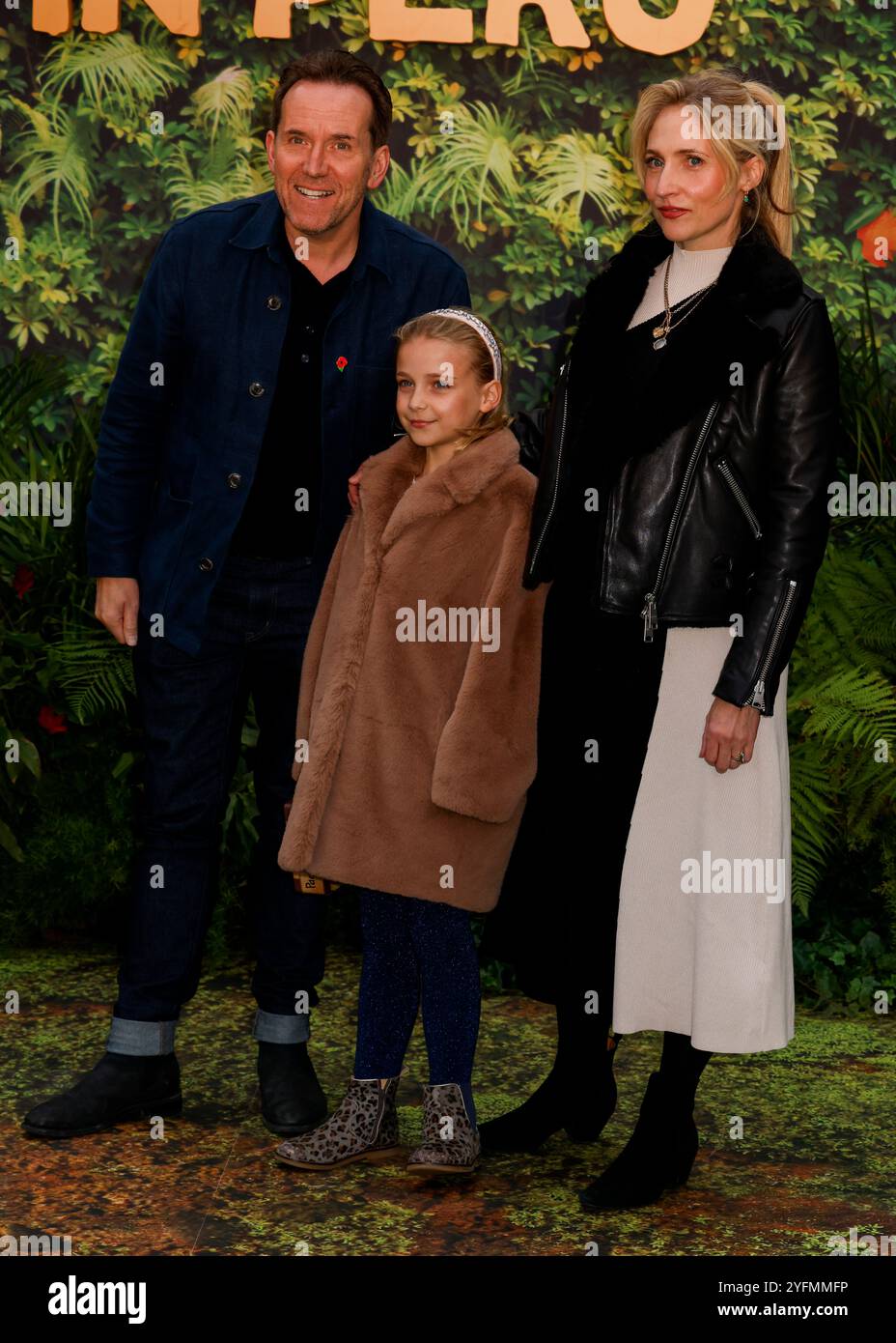 London, Großbritannien. November 2024. Ben Miller, Lana Miller und Jessica Parker nehmen an der Paddington in Peru World Premiere im Odeon Luxe am Leicester Square in London Teil. (Foto: Cat Morley/SOPA Images/SIPA USA) Credit: SIPA USA/Alamy Live News Stockfoto