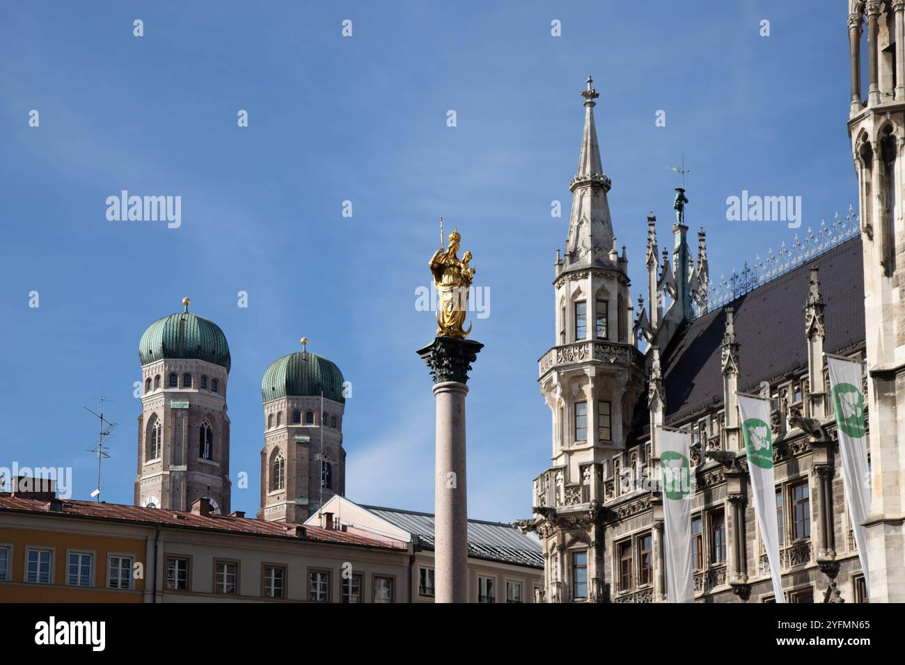 Kirche St. Peter München Deutschland mit dem Skelett der Heiligen Munditia Stockfoto