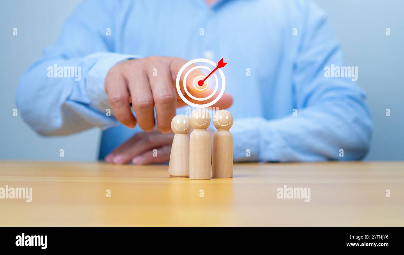 Ziel und Ziel der geschäftlichen Erreichung, Konzept des wachsenden Geschäftserfolgs im Team, Teamarbeit, erfolgreiches Team, Ziel und h für Handgriffe Stockfoto