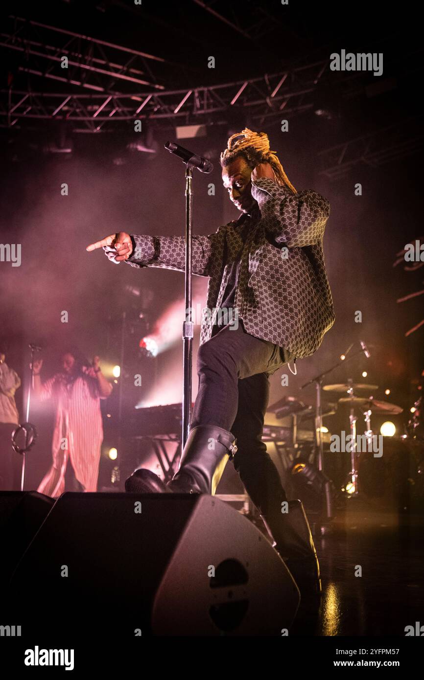 Schwarze Pumas im Concerto al Fabrique, Mailand. Foto di Davide Merli - Alamy Stockfoto