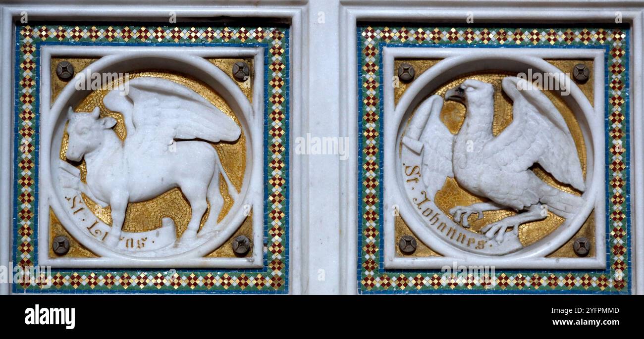Votivkirche. Lukas der Evangelist und Johannes der Evangelist. Wien. Österreich. Stockfoto