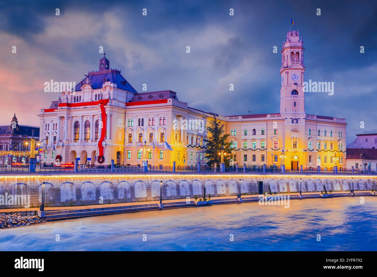 Oradea, Rumänien. Wunderschönes Rathaus, historische Stadt in Crisana-Transsilvanien, Osteuropa. Stockfoto