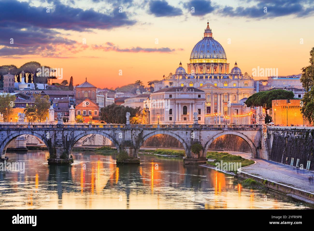 Vatikanstadt. Petersdom und Engelsburg in Rom, Italien. Stockfoto