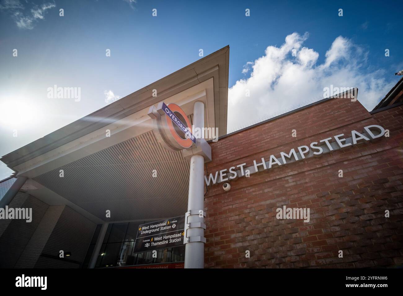 LONDON - 7. OKTOBER 2024: West Hampstead Overground Station an der West End Lane, NW6 Nordwest London Stockfoto