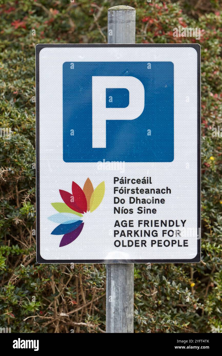 Altersgerechte Parkplätze für ältere Menschen auf einem Parkplatz in County donegal, republik irland Stockfoto