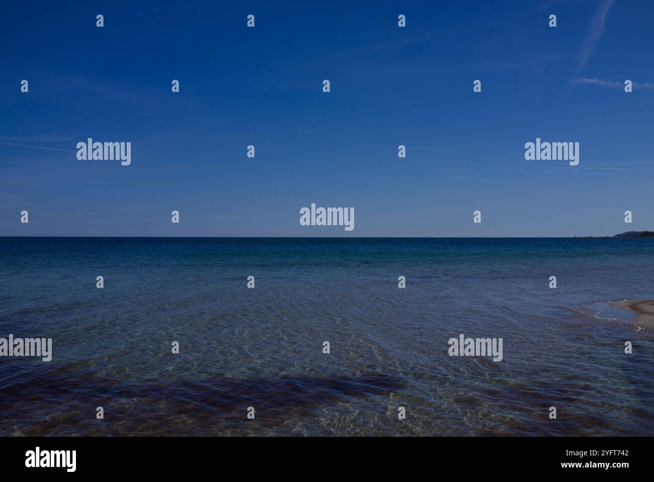 Blauer Himmel an der Ostsee, Insel Rügen, Deutschland Stockfoto