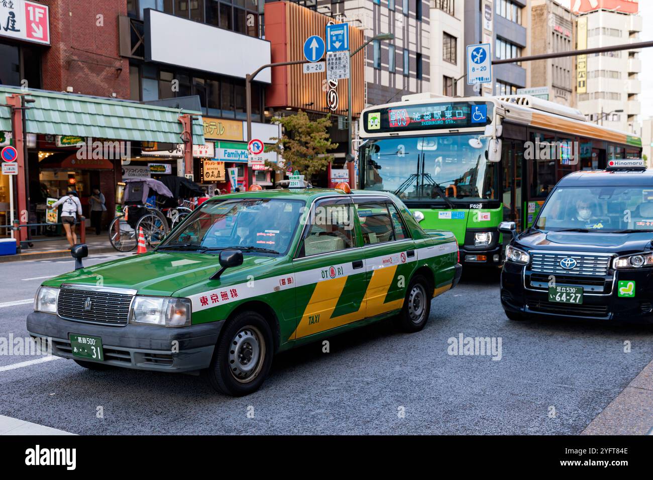 Taxi in der Tokyo Street Stockfoto