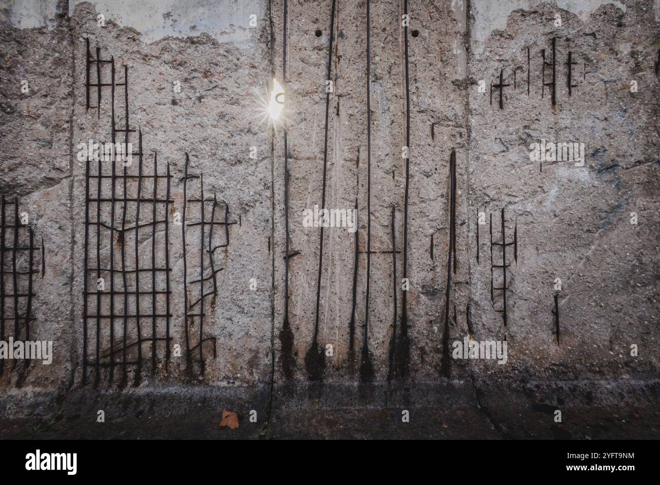 Ueberreste der Berliner Mauer an der Niederkirchnerstrasse, aufgenommen in Berlin, 05.11.2024. In dieser Woche jaehrt sich der Fall der Berliner Mauer Stockfoto