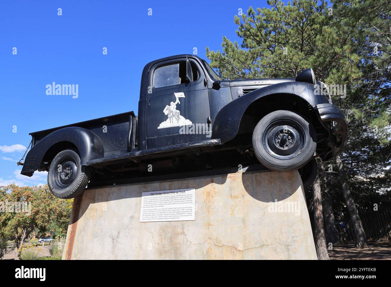 1941 Dodge 1/2-Tonnen-Pick-up-Truck, der in Santa Fe ausgestellt wird, ähnlich denen, die heimlich Material geliefert haben, das mit dem Zug ankommt, um die Atombombe zu bauen Stockfoto