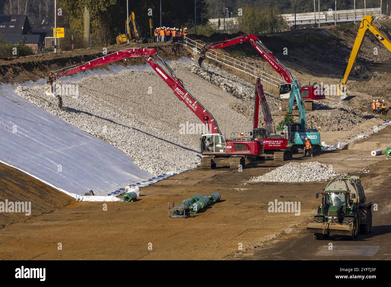 BERG AAN DE MAAS - die Abteilung für öffentliche Arbeiten hat mit dem Ausgraben des Juliana-Kanals zwischen Berg aan de Maas und Obbicht begonnen. Der Schiffsverkehr durch die Wasserstraße wird blockiert, um eine Schlammschicht zu entfernen und den Boden und die Seiten wieder abzudecken. Der Kanal in Limburg wird somit für größere Schiffe geeignet gemacht. ANP MARCEL VAN HOORN niederlande raus - belgien raus Stockfoto