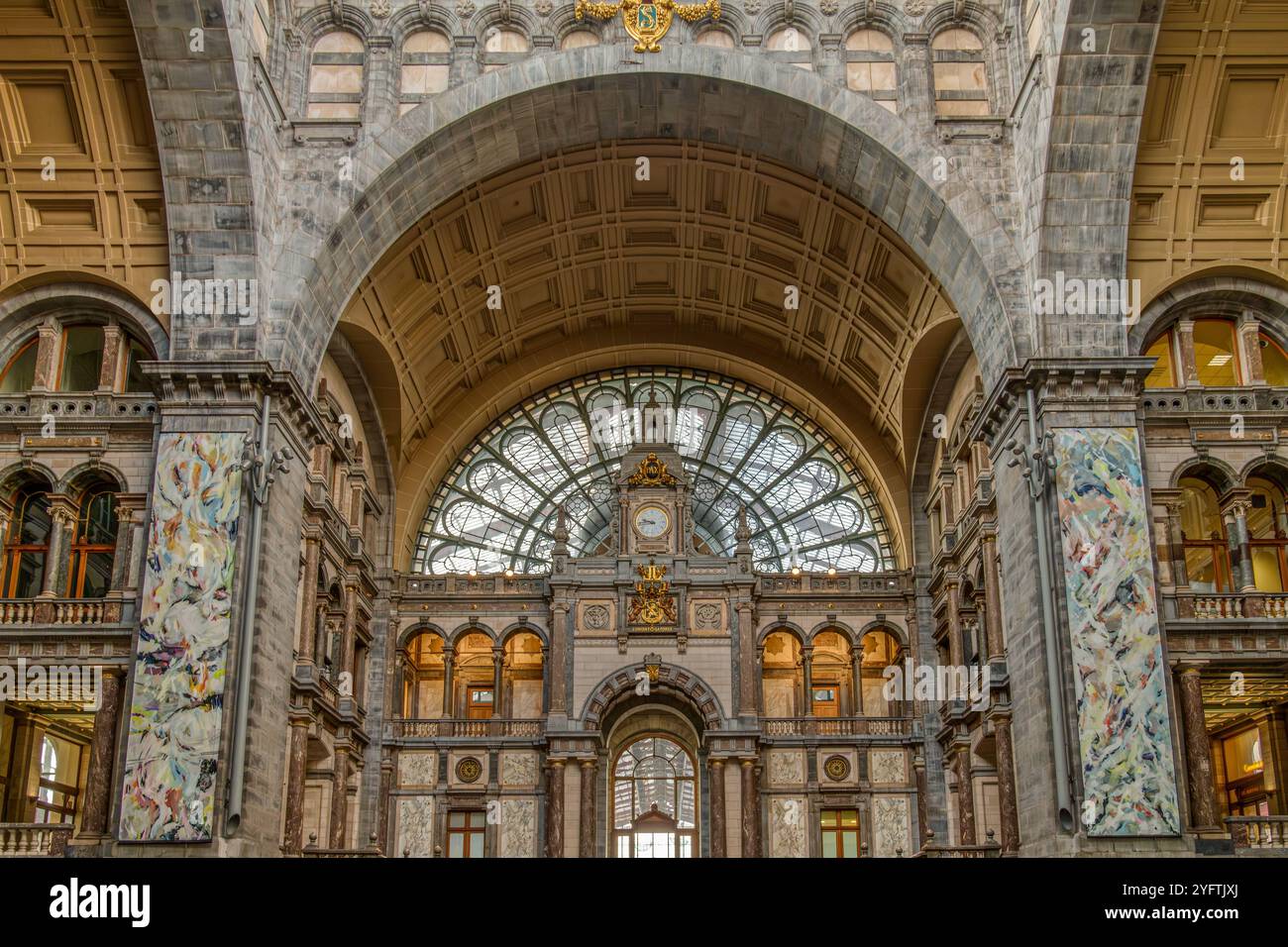 Der wunderschöne Bahnhof von Antwerpen Central. Stockfoto