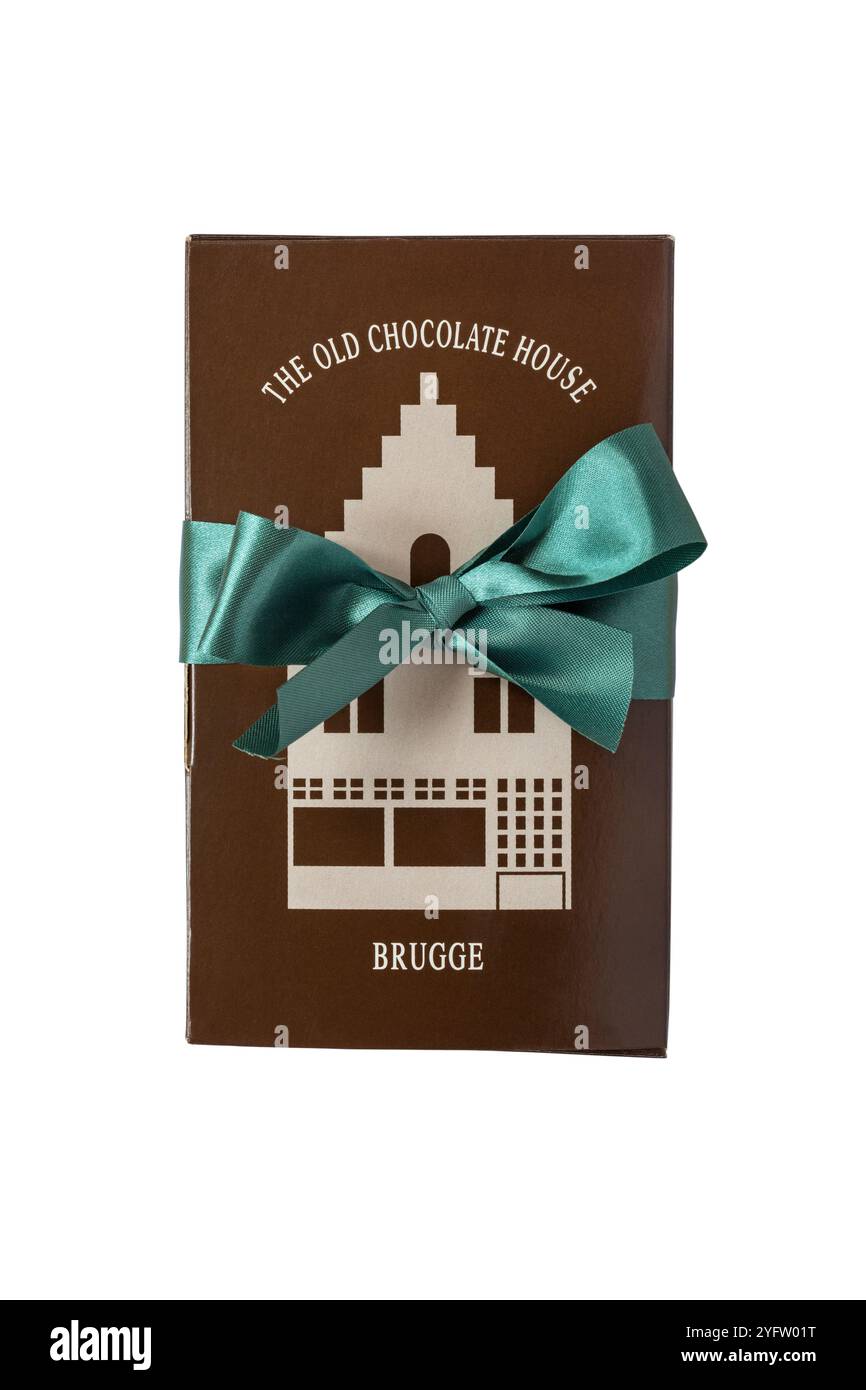 Das alte Schokoladenhaus, Schachtel mit Pralinen aus Brügge Belgien isoliert auf weißem Hintergrund - Schachtel mit belgischen Pralinen aus Schokoladenladen Stockfoto