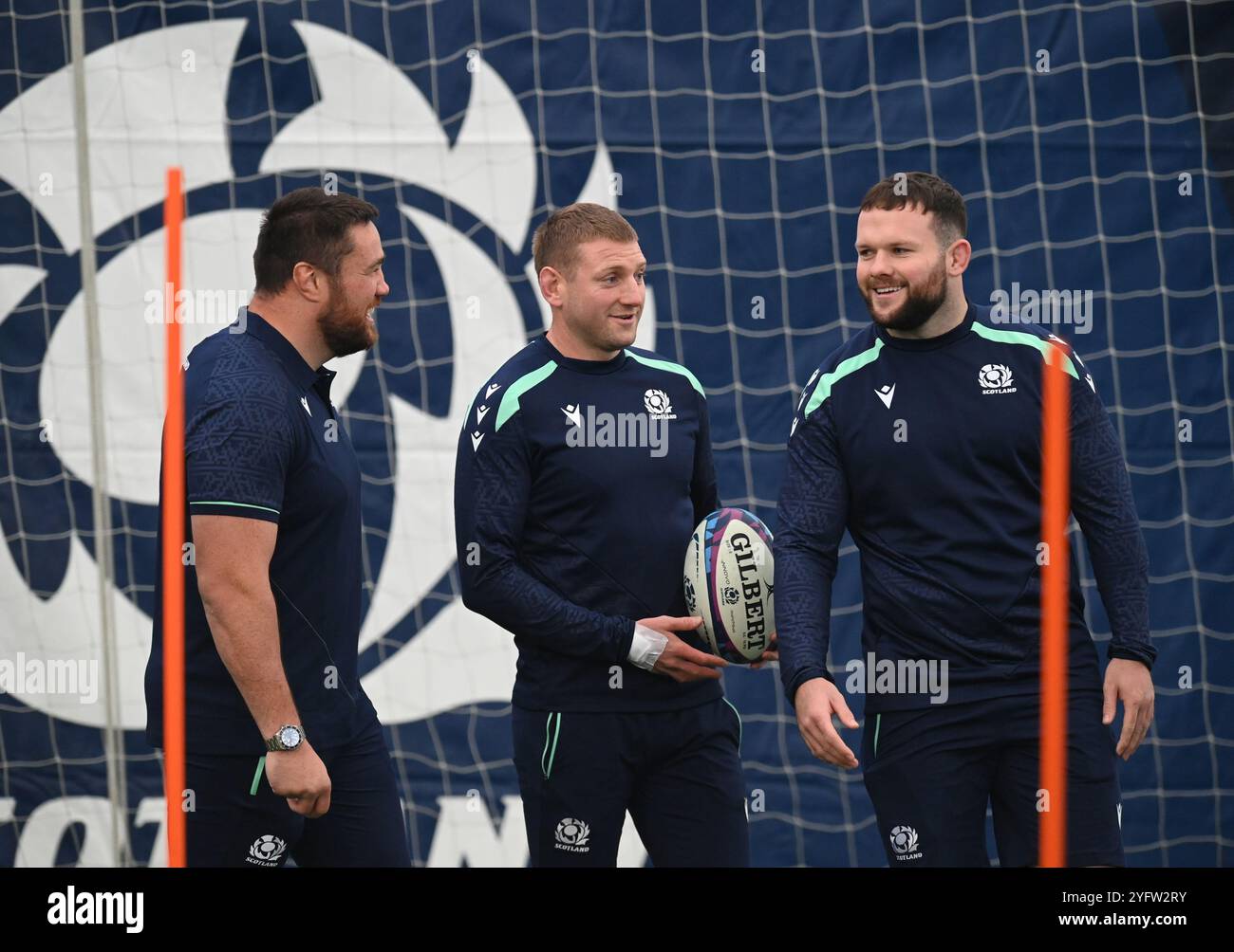 Oriam Sports Centre . Edinburgh Schottland Vereinigtes Königreich, 5. November 24. 2024/25 HERBST TESTET das berühmte Grouse Nations Series Schottland Training vor dem Spiel gegen das südafrikanische Schottland Trio Zander Fagerson, Finn Russell & Ewan Ashman Credit: eric mccowat/Alamy Live News Stockfoto