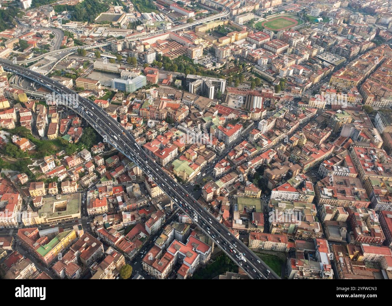 Luftaufnahme der Metropolstadt Neapel, Kampanien, Italien. Stockfoto