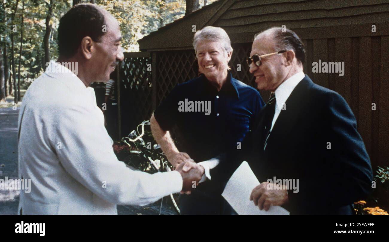 Der israelische Premierminister Menachem Begin und der ägyptische Präsident Anwar Sadat mit dem US-Präsidenten Jimmy Carter im September 1978 in Camp David. Stockfoto