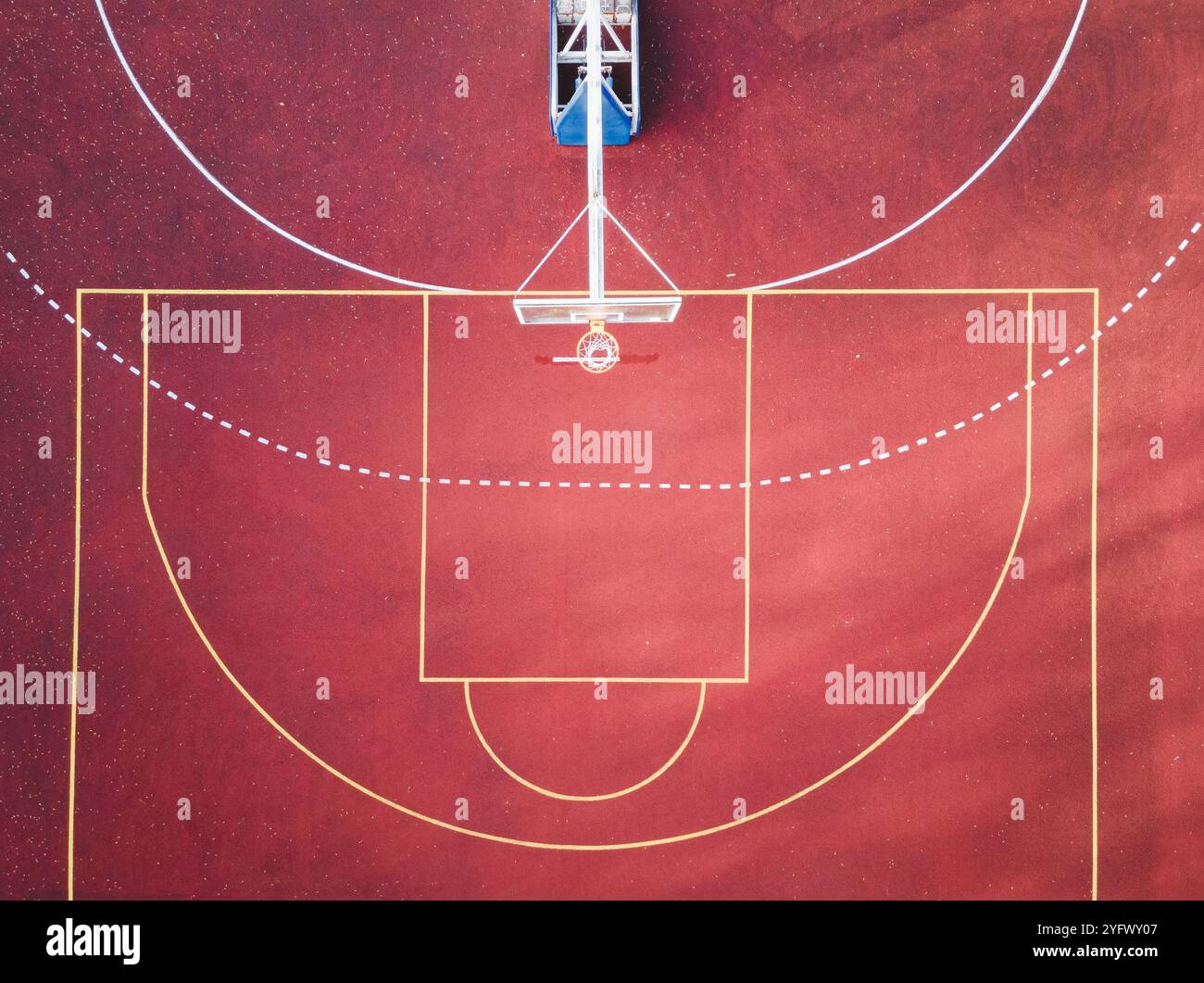 Luftaufnahme vom Basketballplatz im Freien, Teil. Sportkonzept Stockfoto