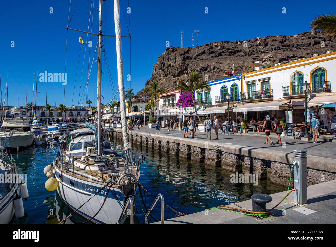 Puerto de Mogan ist ein Hafen- und Ferienort im Süden der Insel Gran Canaria. Die Siedlung war um den bestehenden kleinen Hafen des 12 km landeinwärts gelegenen Dorfes Mogan herum angelegt und gehört zum gleichnamigen Municipio Mogan. Puerto de Mogan *** Puerto de Mogan ist ein Hafen- und Ferienort im Süden der Insel Gran Canaria die Siedlung wurde um den bestehenden kleinen Hafen des Dorfes Mogan, 12 Kilometer landeinwärts gebaut und gehört zur gleichnamigen Gemeinde Mogan Puerto de Mogan Stockfoto