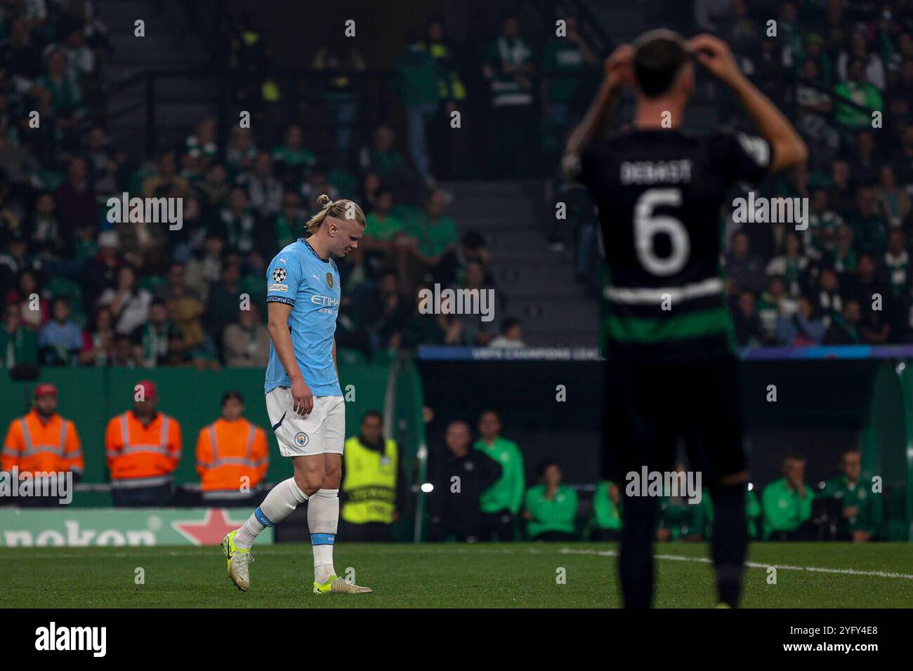 Erling Haaland Stürmer von Manchester City während des MD4-Spiels der UEFA Champions League 2024/25 zwischen Sporting Clube de Portugal und Manchester City im Estadio Jose Alvalade am 5. November 2024 in Lissabon. UEFA Champions League - Sporting CP vs Manchester City Valter Gouveia/SPP PUBLICATIONxNOTxINxBRAxMEX Copyright: XValterxGouveia/SPPx spp-en-Vago-VG_L0969 Stockfoto
