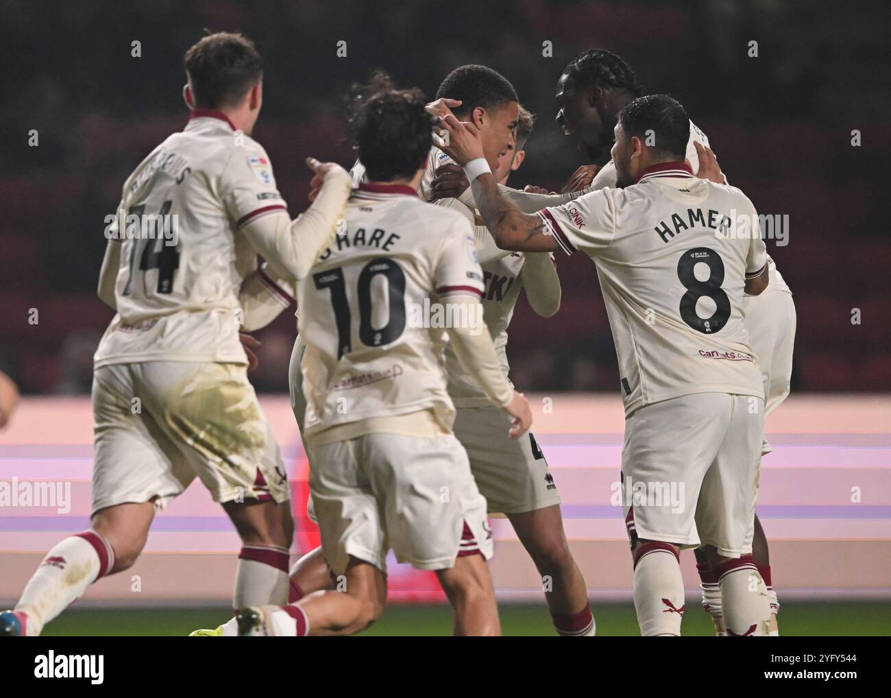 Bristol, Großbritannien. November 2024. Ryan One von Sheffield United wird gemobbt, nachdem er während des Sky Bet Championship Matches in Ashton Gate, Bristol, das Ausgleichstor erzielt hat. Der Bildnachweis sollte lauten: Ashley Crowden/Sportimage Credit: Sportimage Ltd/Alamy Live News Stockfoto