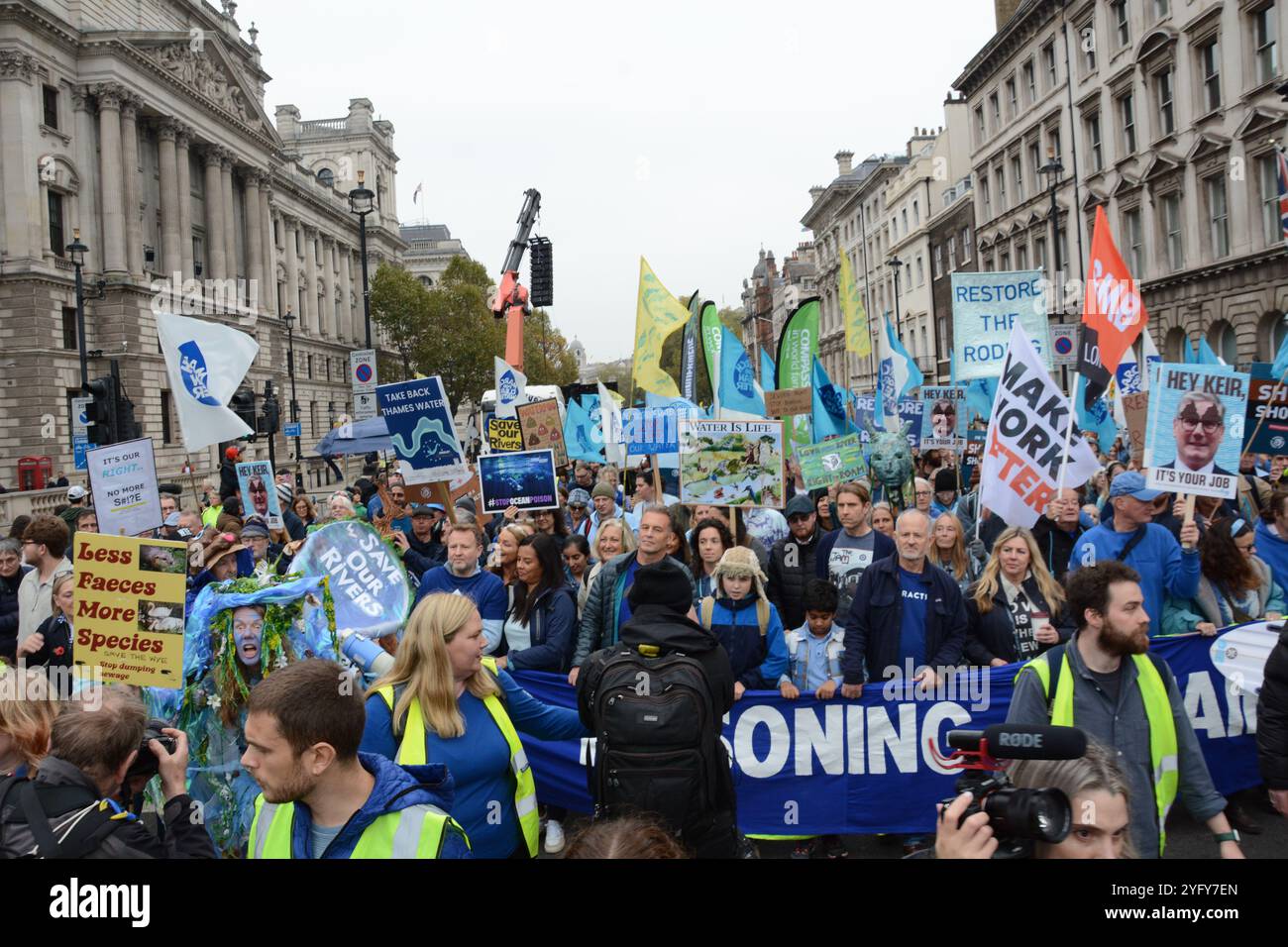 The River Action March for Clean Water in London 3. November 2024 - hört auf, unser Wasser zu vergiften Stockfoto