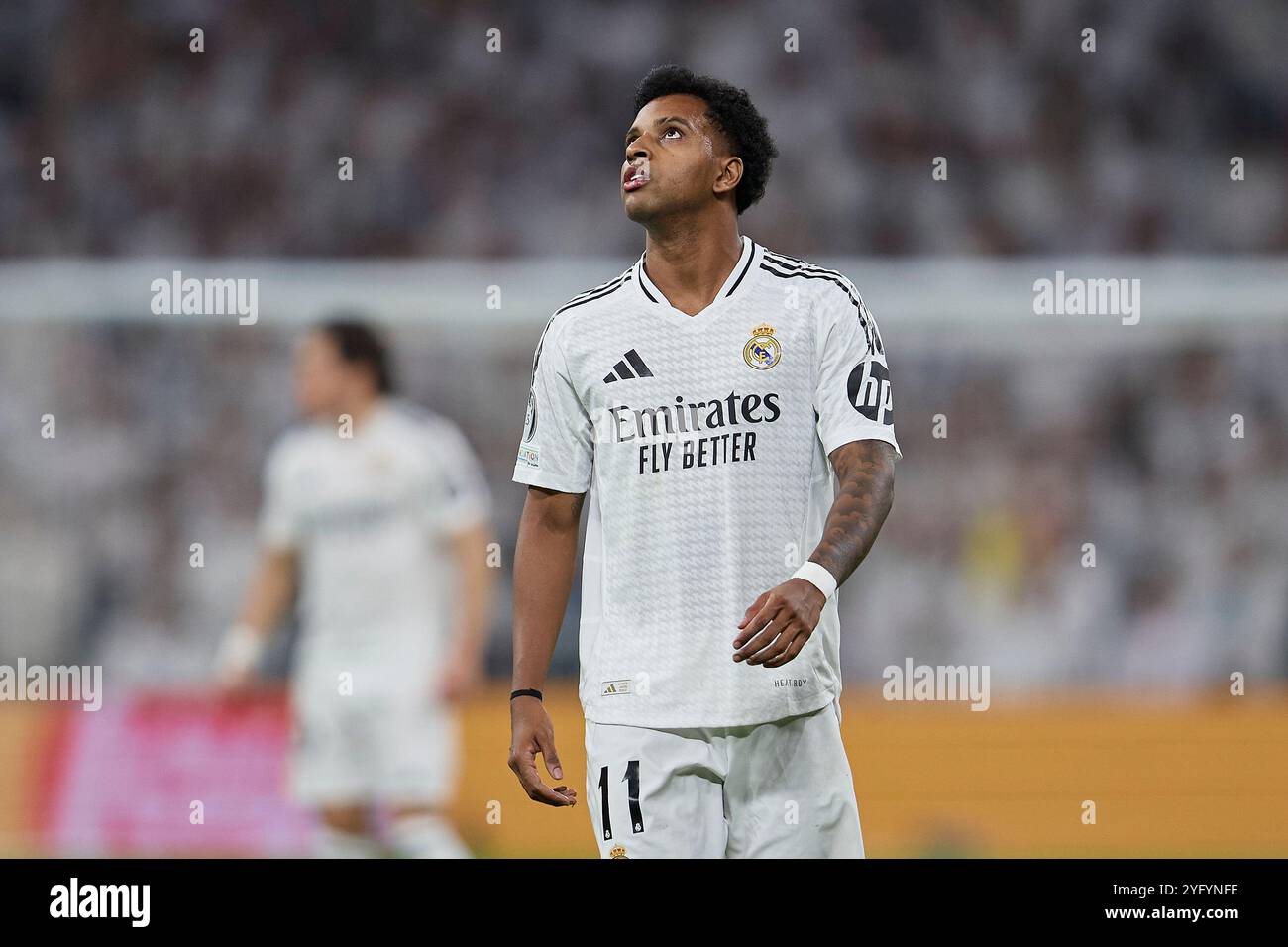 Madrid, Madrid, Spanien. November 2024. Rodrygo geht während des UEFA Champions League-Fußballspiels zwischen Real Madrid CF und AC Mailand im Santiago Bernabeu Stadion in Madrid, Spanien, 5. November 2024 (Bild: © Ruben Albarran/ZUMA Press Wire) NUR ZUR REDAKTIONELLEN VERWENDUNG! Nicht für kommerzielle ZWECKE! Stockfoto