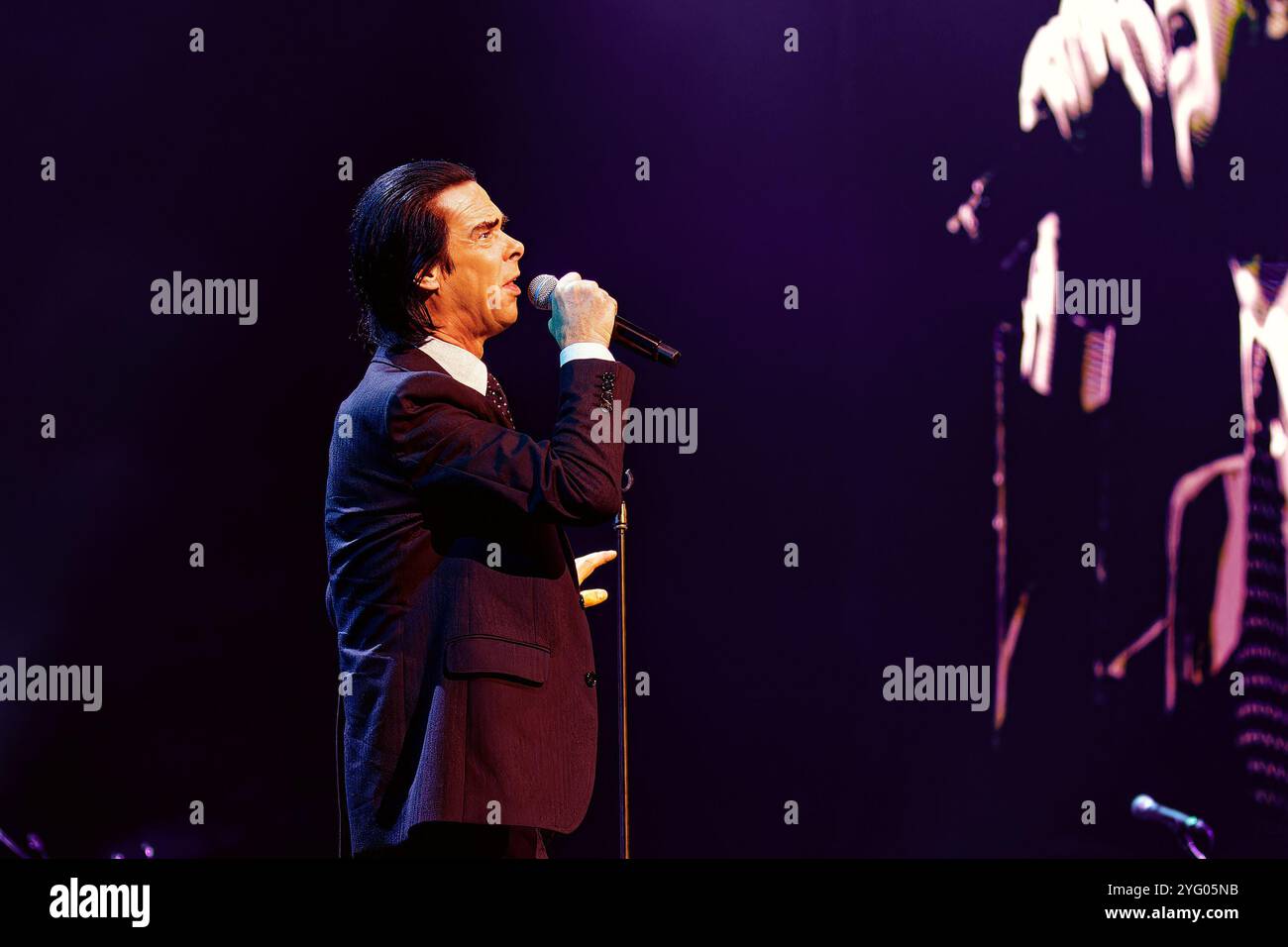 5. November 2024 in Manchester, Vereinigtes Königreich: Der australische Sänger und Songwriter NICK CAVE und die Bad Seeds treten im Rahmen der Wild God Tour 2024 in der AO Arena auf. (Kreditbild: © Andy von Pip/ZUMA Press Wire) NUR REDAKTIONELLE VERWENDUNG! Nicht für kommerzielle ZWECKE! Stockfoto