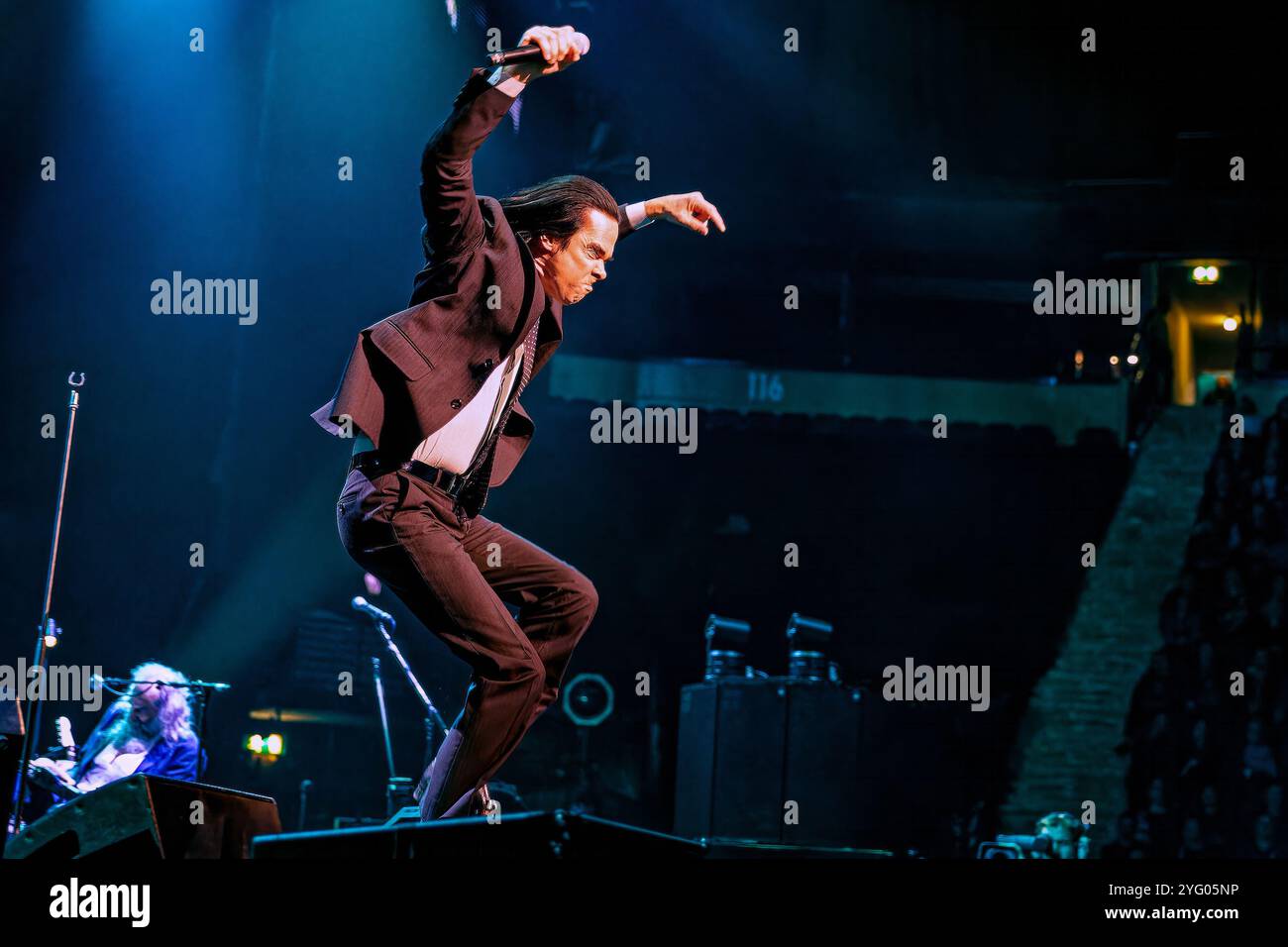 5. November 2024 in Manchester, Vereinigtes Königreich: Der australische Sänger und Songwriter NICK CAVE und die Bad Seeds treten im Rahmen der Wild God Tour 2024 in der AO Arena auf. (Kreditbild: © Andy von Pip/ZUMA Press Wire) NUR REDAKTIONELLE VERWENDUNG! Nicht für kommerzielle ZWECKE! Stockfoto