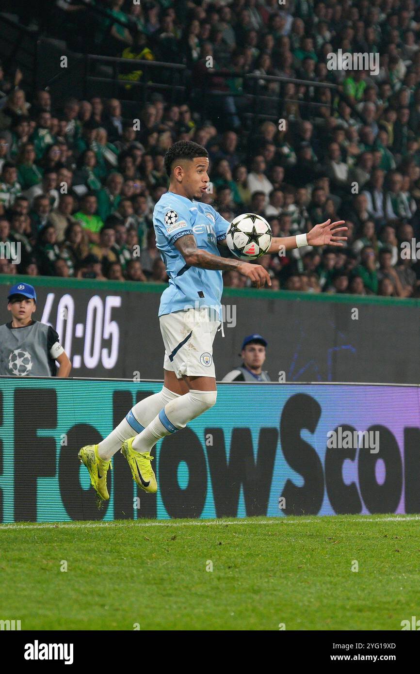 Lissabon, Portugal. November 2024. Savio Moreira de Oliveira (Savinho) vom Manchester City FC im Einsatz während der UEFA Champions League, der Liga-Phase, des 4. Spieltages zwischen Sporting CP und Manchester City FC im Estadio Jose Alvalade. Endpunktzahl: Sporting 4:1 man City (Foto: Bruno de Carvalho/SOPA Images/SIPA USA) Credit: SIPA USA/Alamy Live News Stockfoto