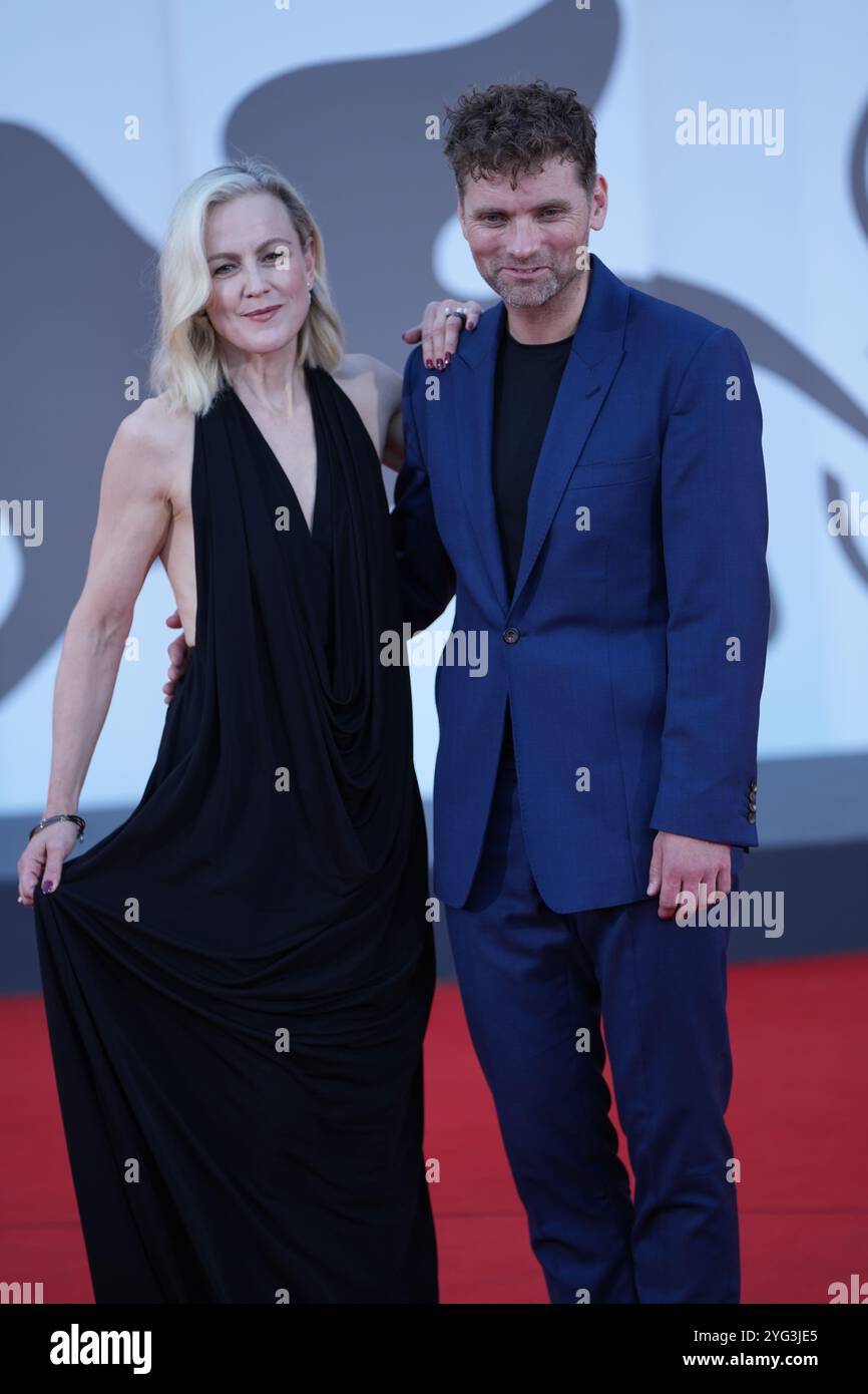 Marian Ottesen und Morten Svartveit besuchen den roten Teppich „Kjaerlighet“ während des 81. Internationalen Filmfestivals Venedig am 6. September 2024 in Venedig. Stockfoto