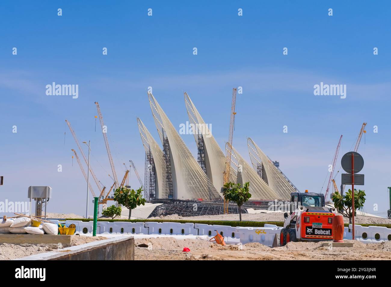 Fünf futuristische Falkenflügel des Sheikh Zayed National Museum im Kulturviertel auf Saadiyat Island Stockfoto