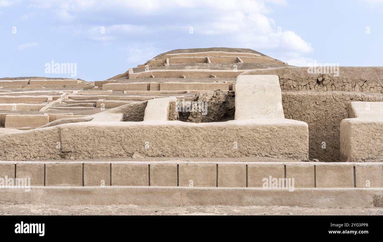 Adobe-Pyramiden in Cahuachi, Cahuachi Zeremonialzentrum, Nazca, Peru, Südamerika Stockfoto