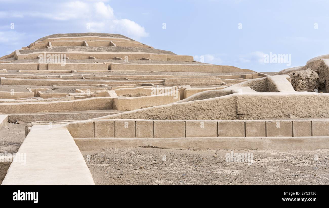 Adobe-Pyramiden in Cahuachi, Cahuachi Zeremonialzentrum, Nazca, Peru, Südamerika Stockfoto