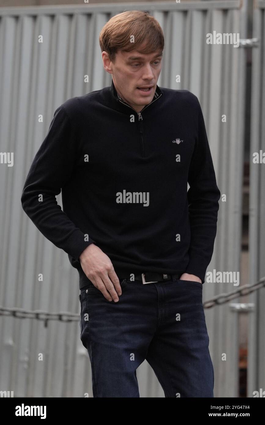 Der Mitangeklagte des Kampfsportkämpfers Conor McGregor, James Lawrence, kommt am High Court in Dublin an, wo Nikita Ni Laimhin, auch bekannt als Nikita Hand, Zivilschaden gegen den Kämpfer und Mr. Lawrence geltend macht, dass sie im Dezember 2018 sexuell missbraucht worden sei. Bilddatum: Mittwoch, 6. November 2024. Stockfoto