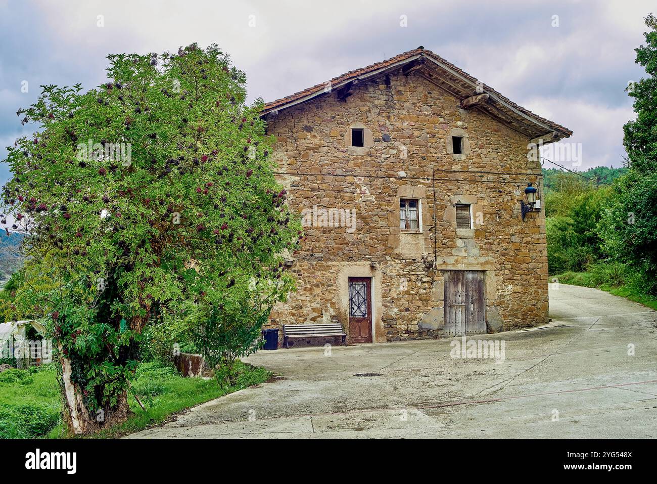 Altes Bauernhaus am St. James Way - Zubiri Stockfoto