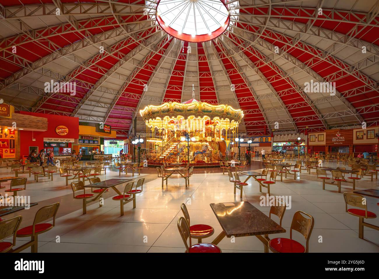 Food Court und Venetian Carousel im Beto Carrero World Theme Park Stockfoto
