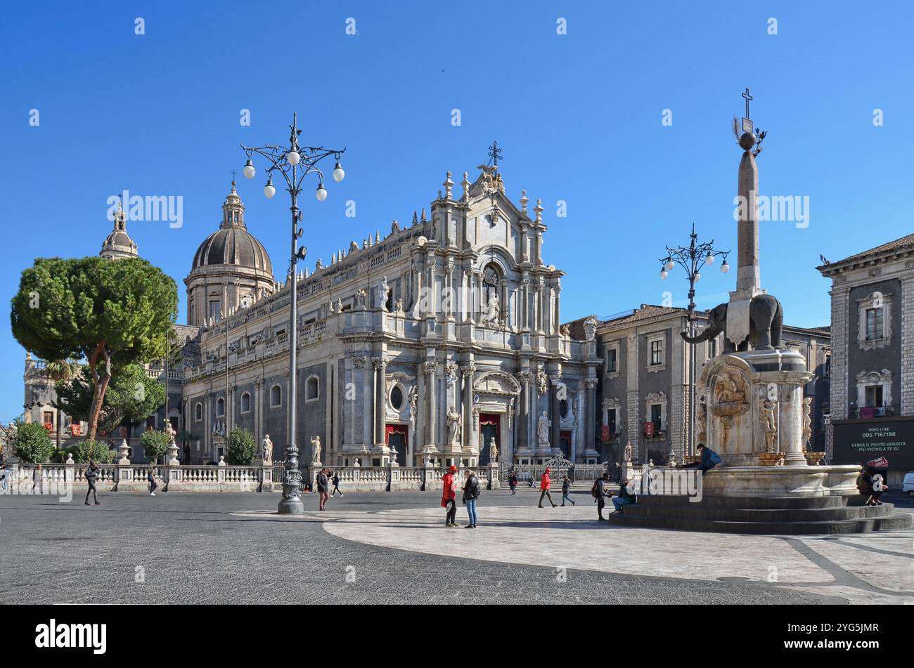 Kathedrale von Saint Agatha (italienisch Cattedrale metropolitana di Sant'Agata) oder Kathedrale von Catania (italienisch: Duomo di Catania), Sizilien, Italien. Stockfoto