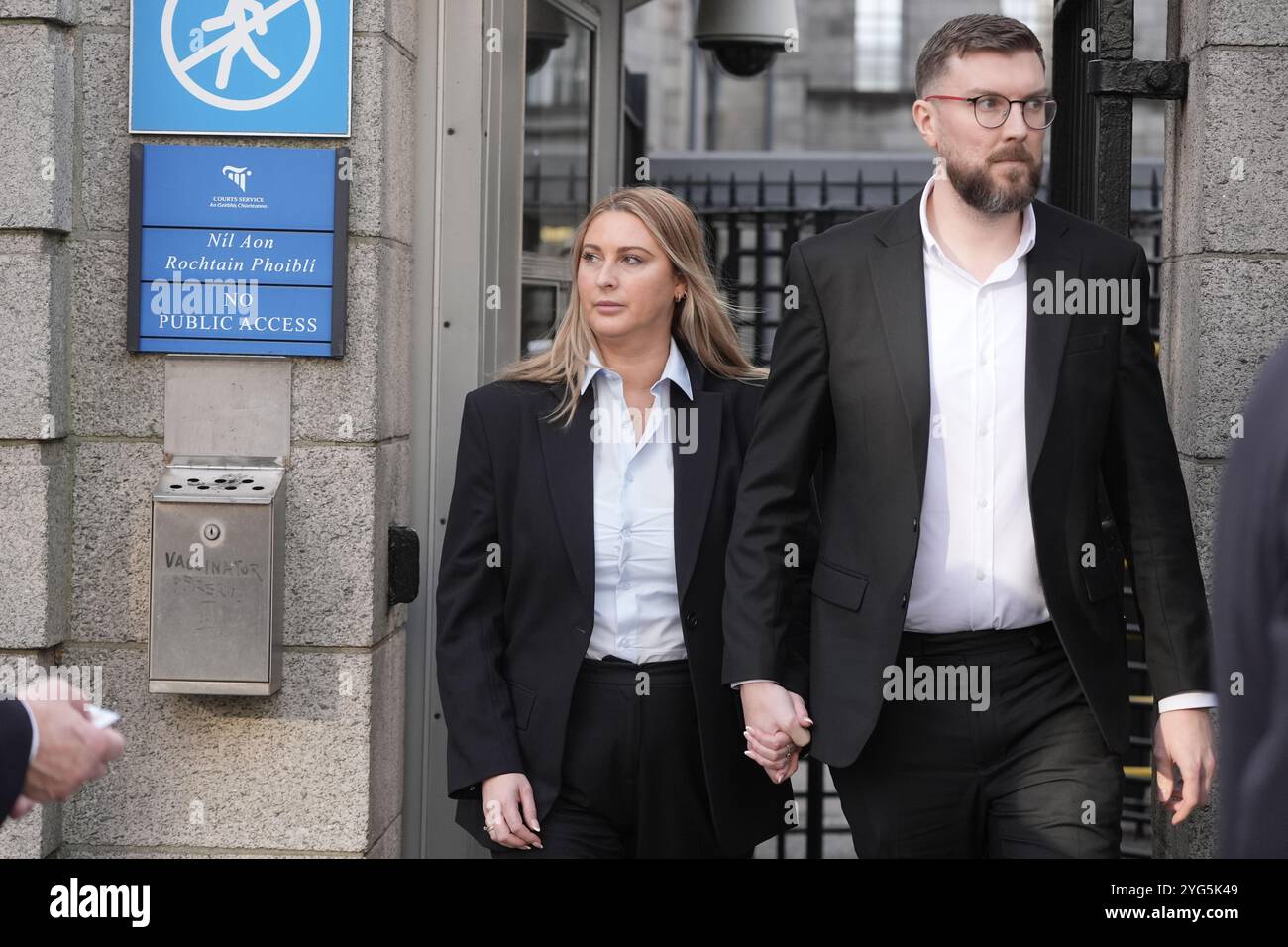 Nikita Ni Laimhin, auch bekannt als Nikita Hand, vor dem High Court in Dublin, wo sie Zivilschäden gegen den Mixed-Martial-Arts-Kämpfer Conor McGregor und einen anderen Mann geltend macht, weil sie im Dezember 2018 sexuell angegriffen wurde. Bilddatum: Mittwoch, 6. November 2024. Stockfoto